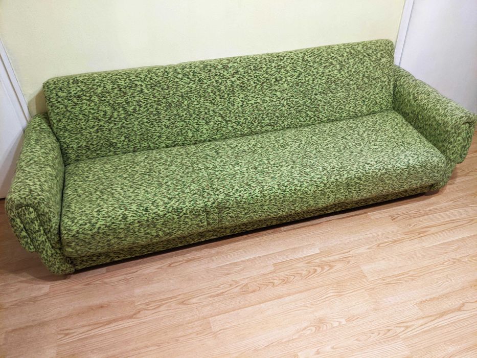 Диван и маса холна гарнитура