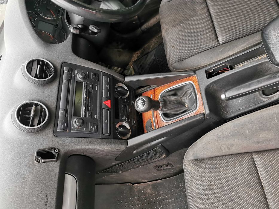 Dezmembrez audi a3 8p cod motor BKD/bara a3/far audi a3/hayon audi a3/