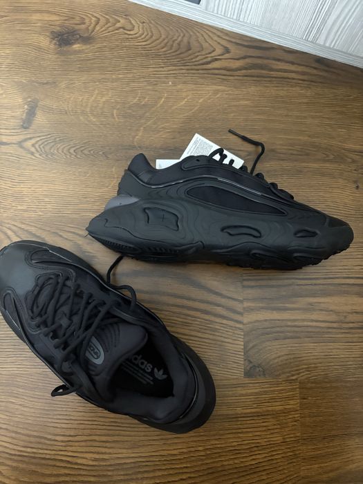 Adidas Oznova black