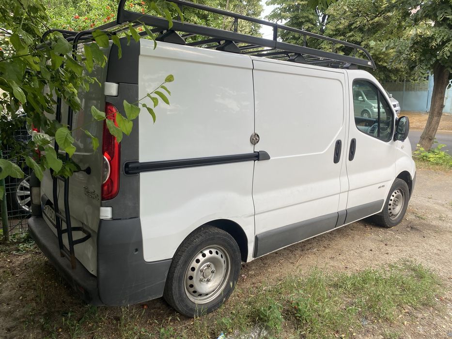 Vand renault trafic 2010  desmembrez