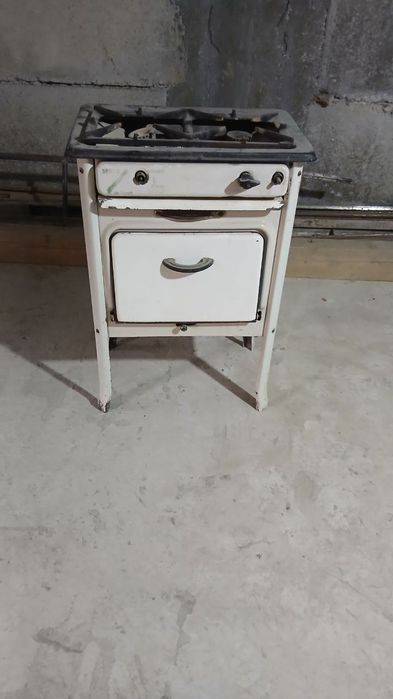 Продоется газ плита б/у