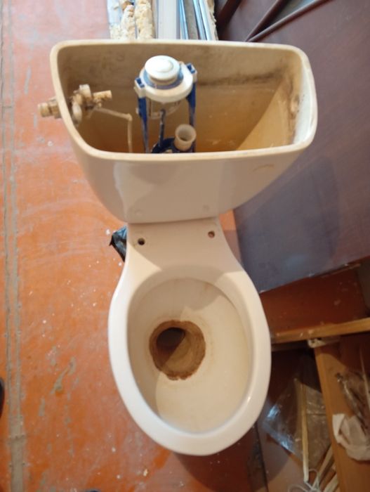 Унитаз срочно продам