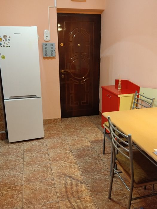 Închiriez apartament