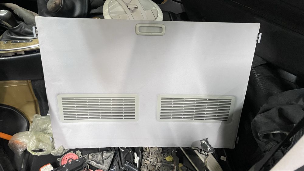 На Мерседес W211 шторка люка