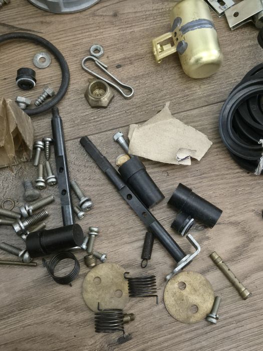 Vand piese Lada 1200, set segmenti,pivoti,,etc