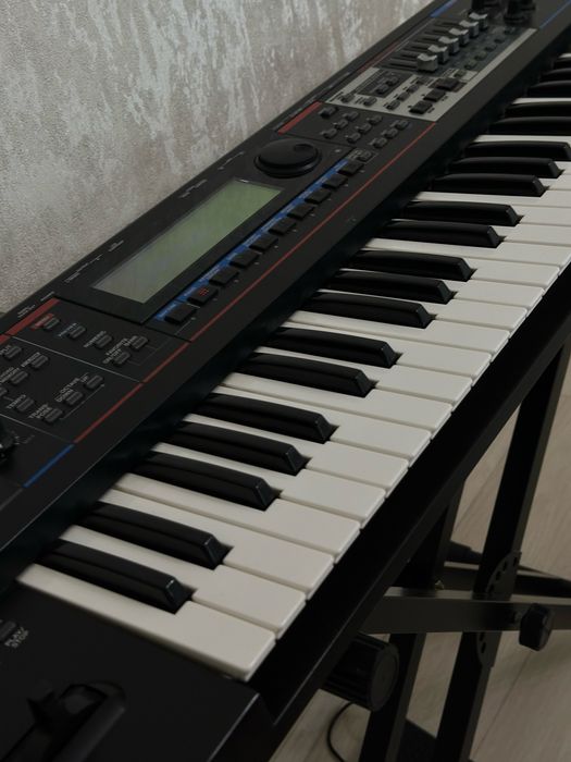 Синтезатор Roland Juno-G