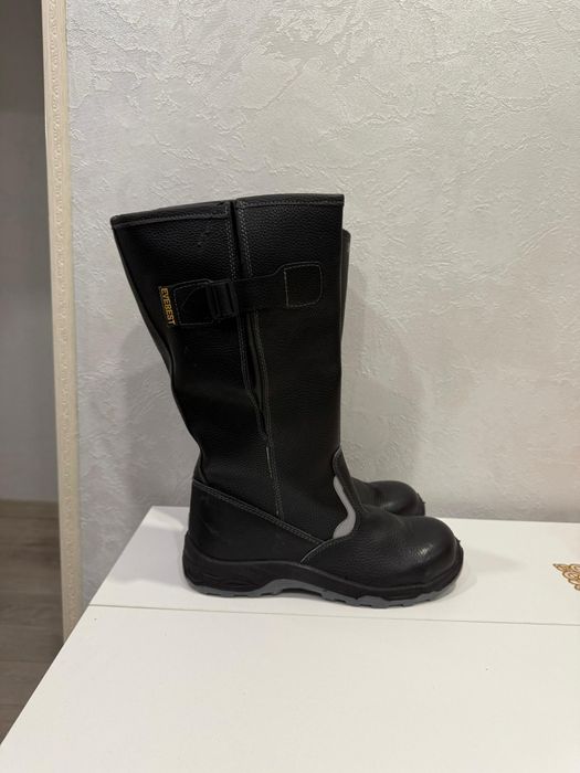 Продам Спец обувь