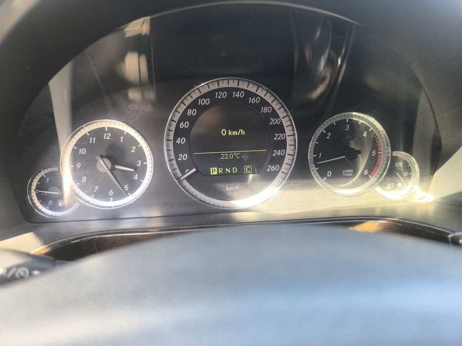 Продавам mercedes E220 2010 с възможен бартер
