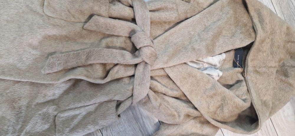 Зимни палто Zara с качулка, размер Л