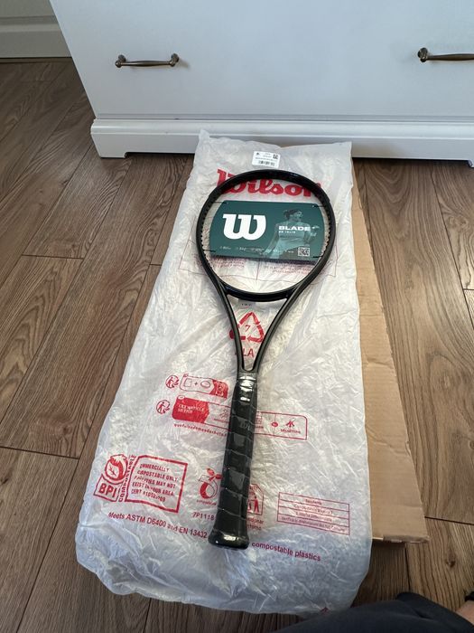 Racheta Wilson Blade Noir,V9,nou nouta!