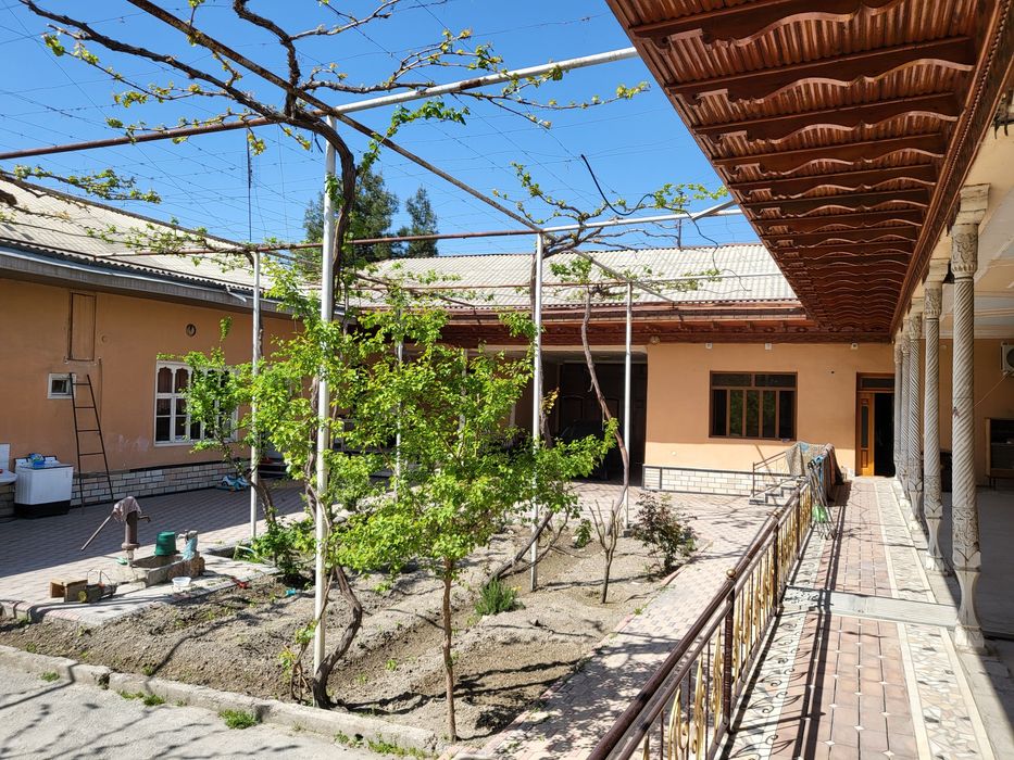 Uy Sotiladi yashash uchun hama sharoyit bor