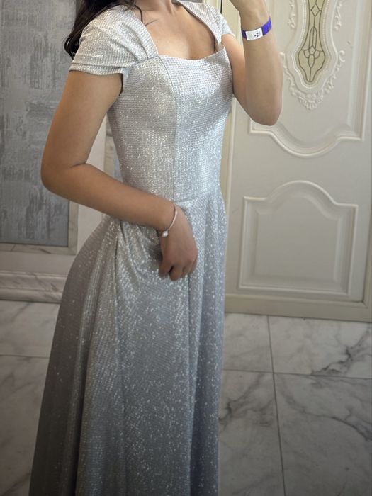 Платье серебристое на балл