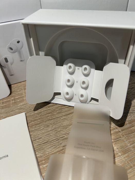 Casti Airpods pro 2 ANC sigilate  cablu din textil vin cu bon ios 26