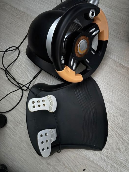 Руль с педалями игровой