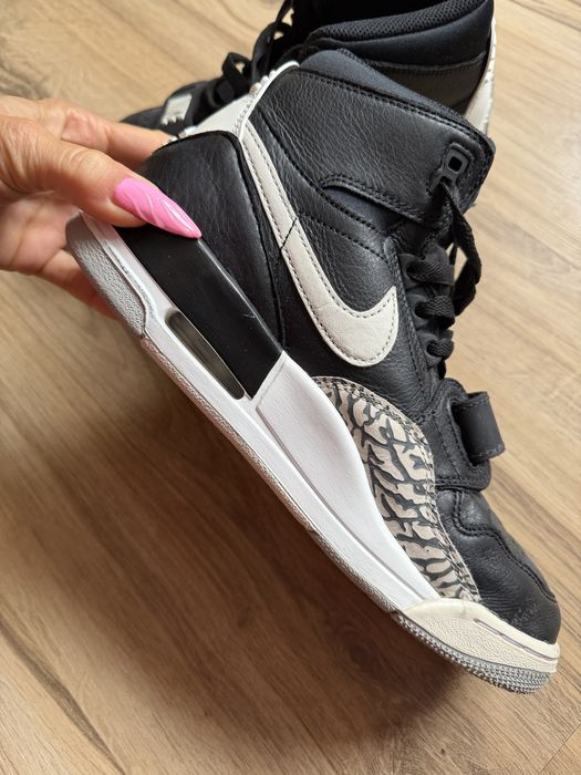 Оригинални кожени маратонки Jordan Legacy 312 „! 41