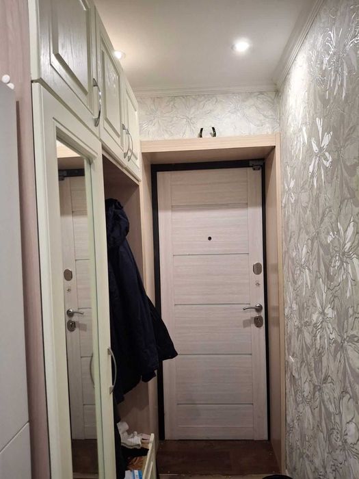 Продам 3 ку ломоносова 8