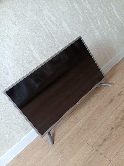 Телевизор LG Smart TV в рабочем состоянии