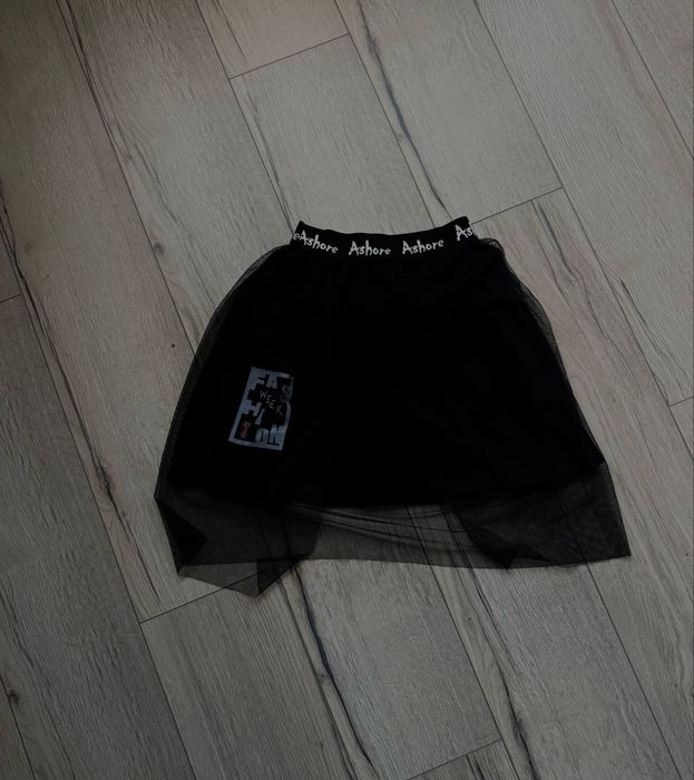 Черна пола за момичета