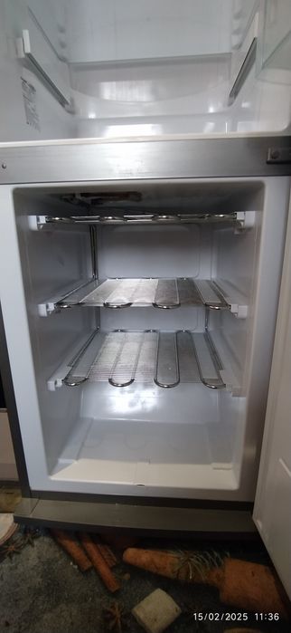 Хладилник SNAIGE с фризер А++ антибактериален