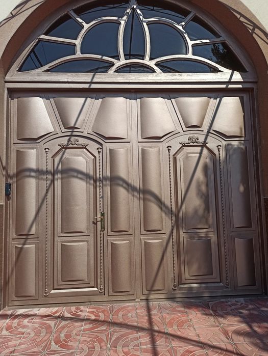 Дарвоза ва решотка сепамиз.