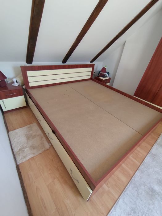 Vând set pat 180x200 cu 4 sertare+2 noptiere  demontat, Prejmer