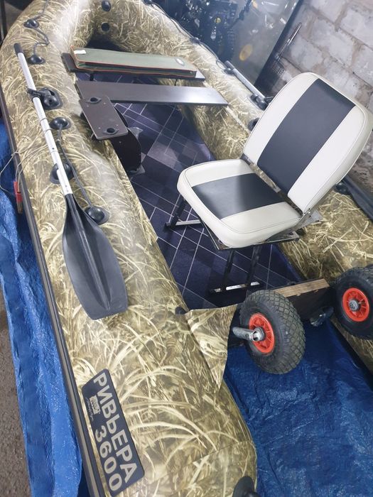 Продам лодку Ривьера-3600