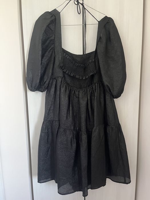 Ефектна рокля Gina Tricot от органза