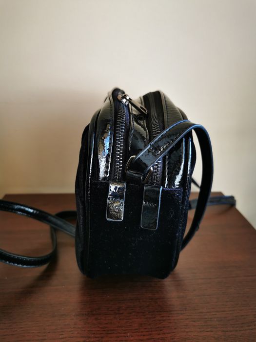 Малка черна чанта