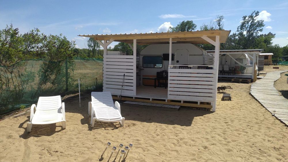 Продава се бизнес с отдаване на каравани под наем  .