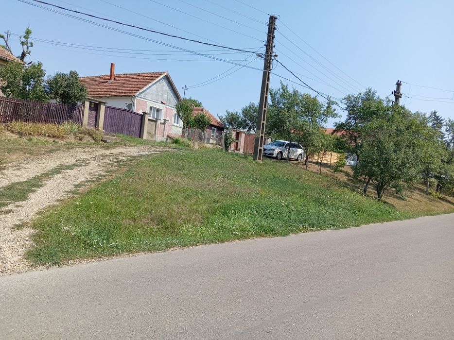 Casă de vânzare în Uileacul de munte la 12 km de Oradea Teren 6800 mp.