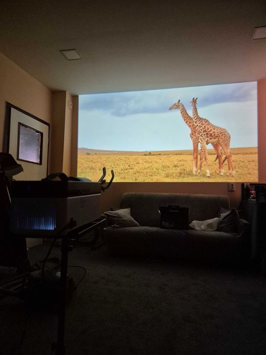 видео проектор с wifi и андройд 11.Супер резулюция ,само за 180 лева.