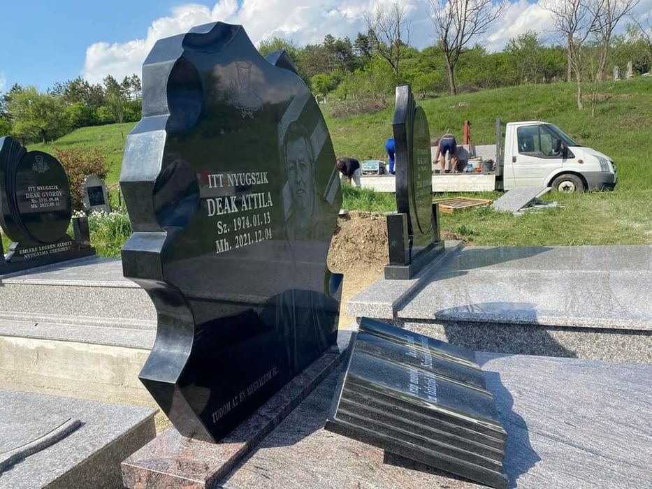 Vând cruci cavouri cripte borduri