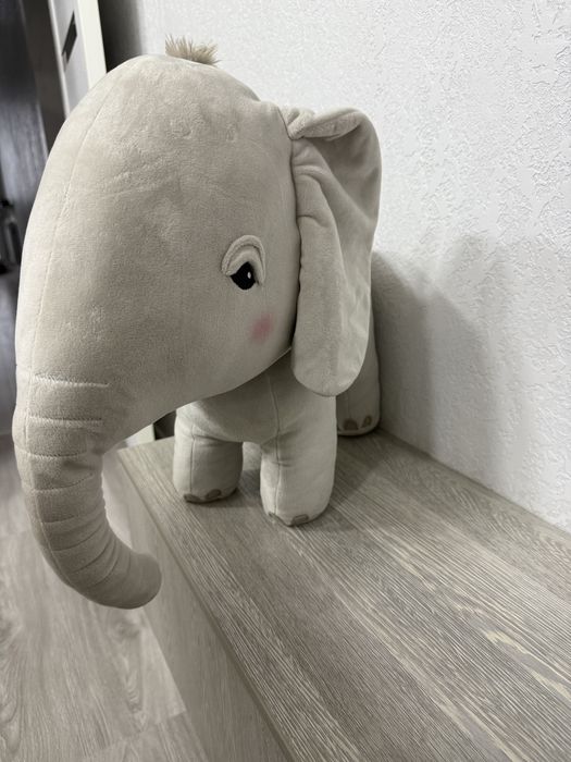 Большой слон H&M