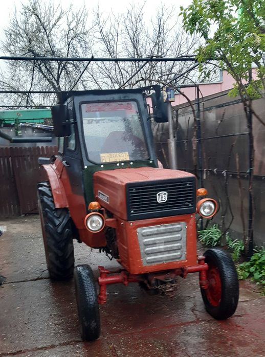 Tractor V445 de vanzare