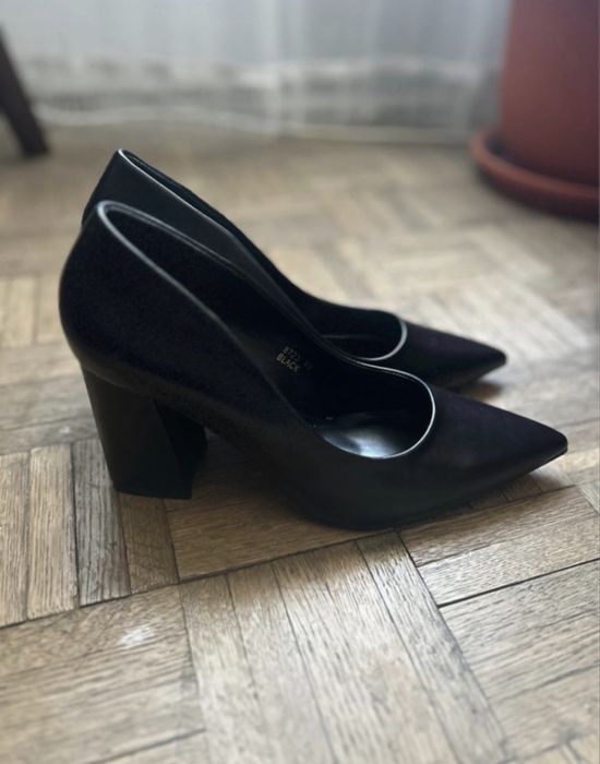 Pantofi cu toc noi