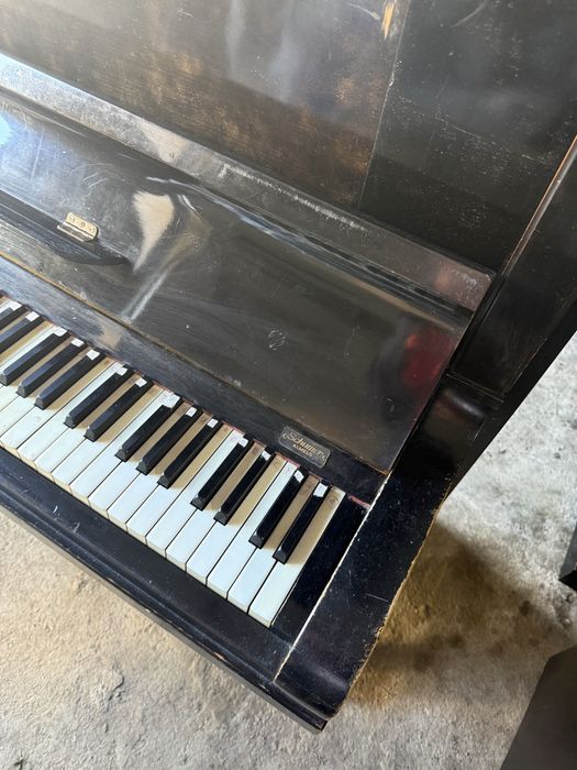 Pianină foarte veche