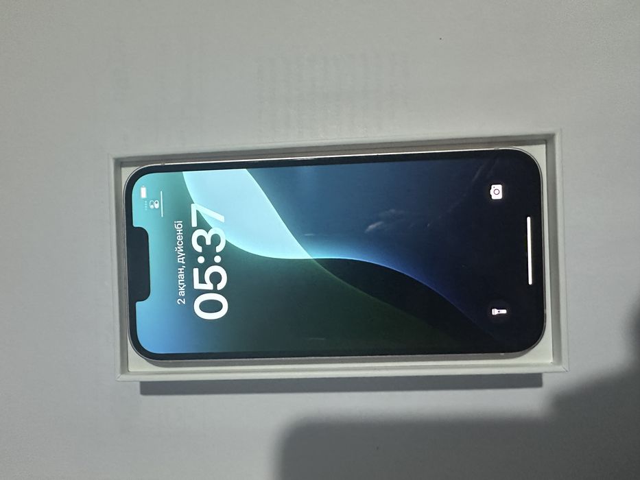 iPhone 13 (қызғылт түсті)