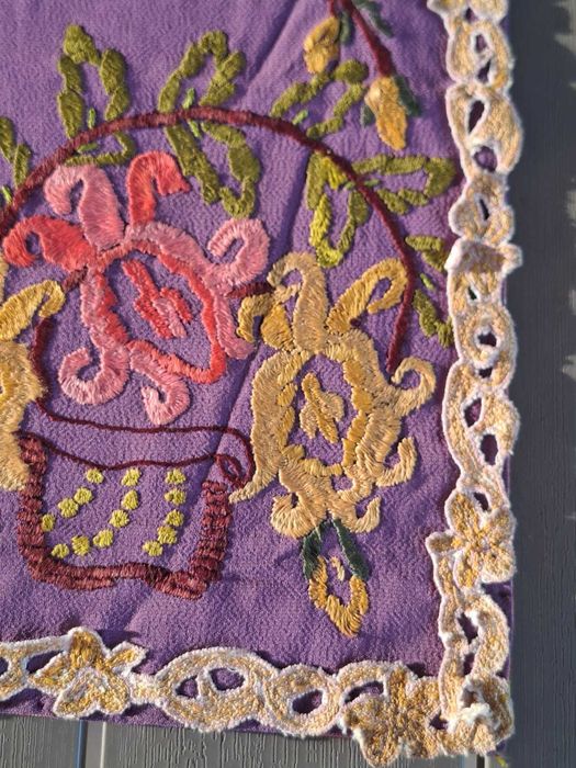 Vând catrință / opreg vechi din Banat – culoare lila/mov (piesă rară), broderie florală