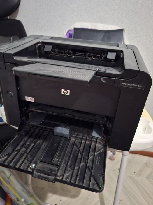 Прдаетс Принтер HP LaserJet Pro P1606dn