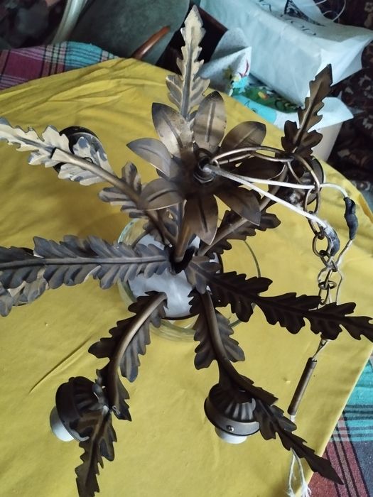 Продам люстру металл
