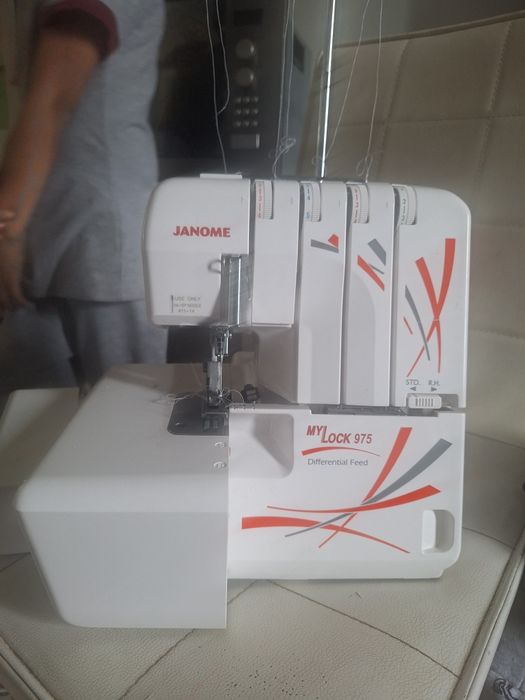 Продам Оверлог Janome mylock 975
