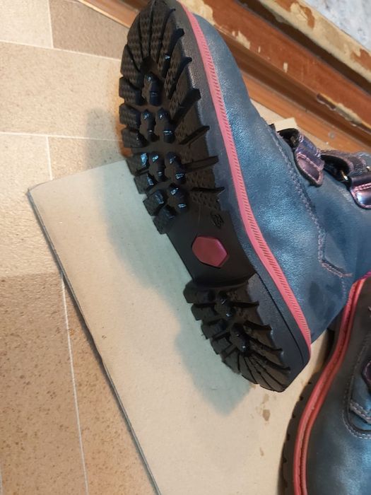 Продам демисезонные сапожки для девочки!