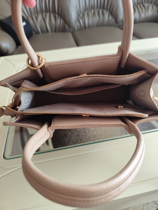 Дамска чанта бежов цвят