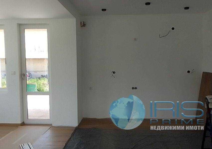 Къща с двор /НС/, с.Хан Крум