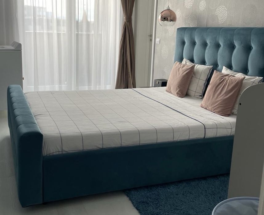 Vand pat tapitat cu somiera rabatabila si spatiu de depozitare