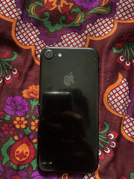 Айфон 7 рабочий очень зорошый телефон 128 гг