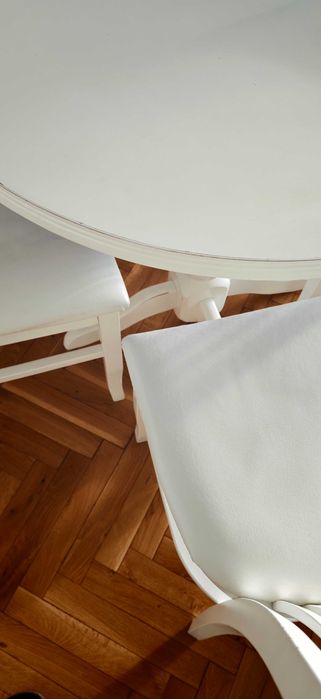 Бяла дървена трапезна маса, разтегателна 90/140(180)/75, със 6 стола