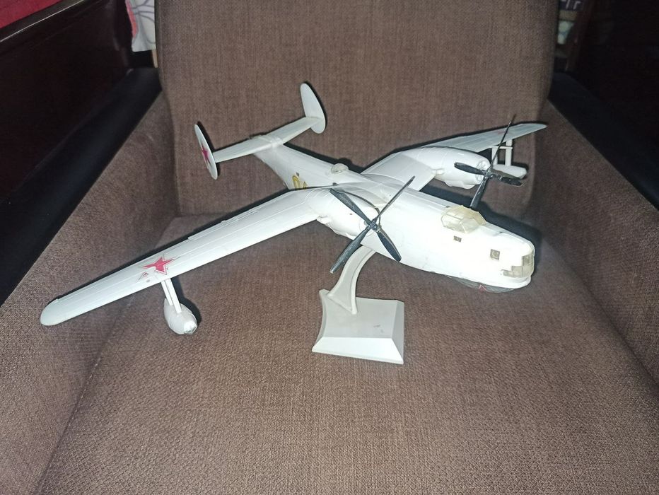 Модель самолёта БЕ-6 пластикарт ГДР