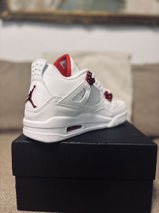 Jordan 4 Alb rosu