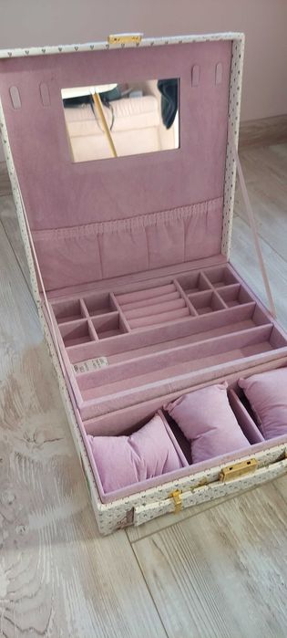 Кутия за бижута - НОВА